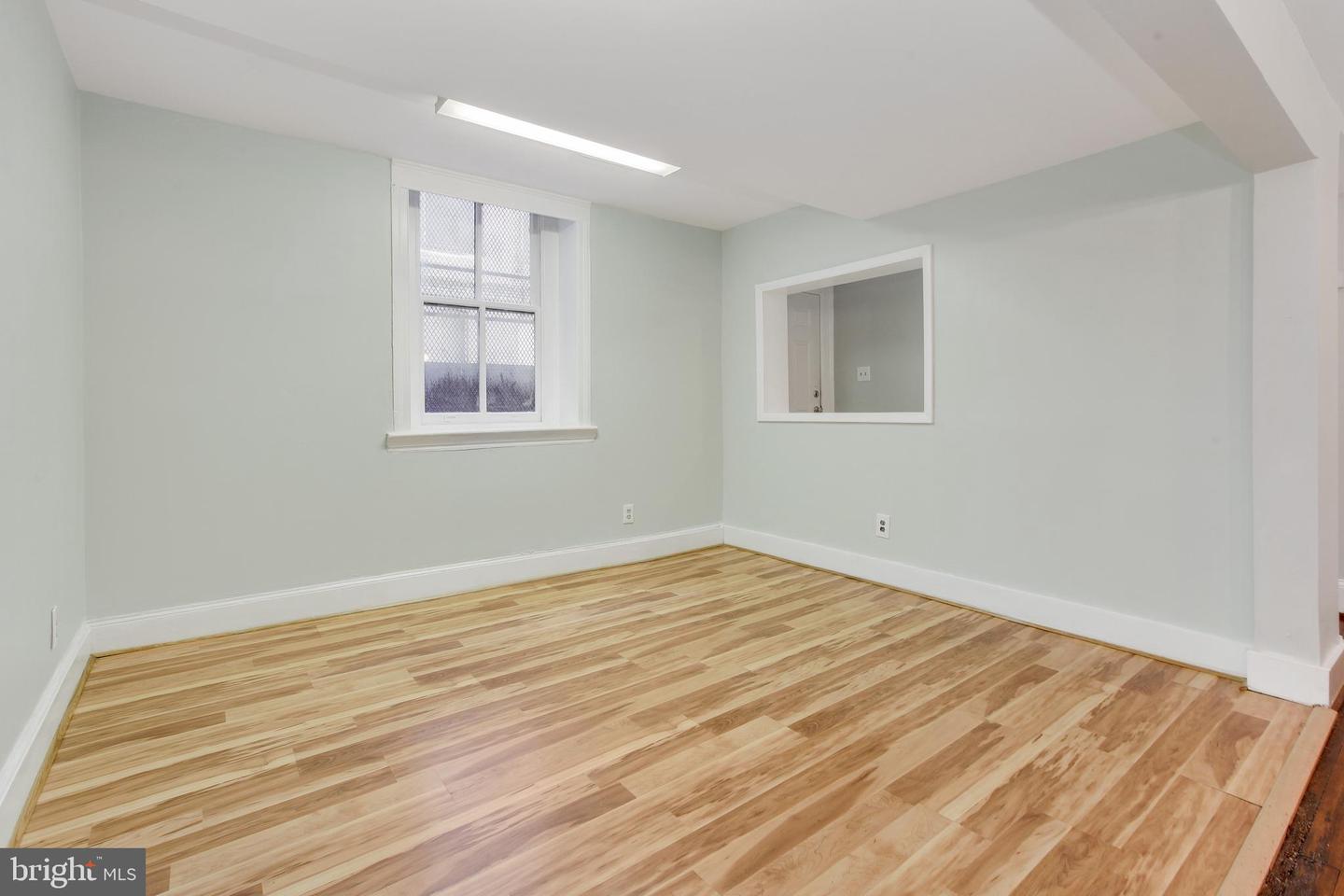 10 W Madison St W #1 Property Photo 8