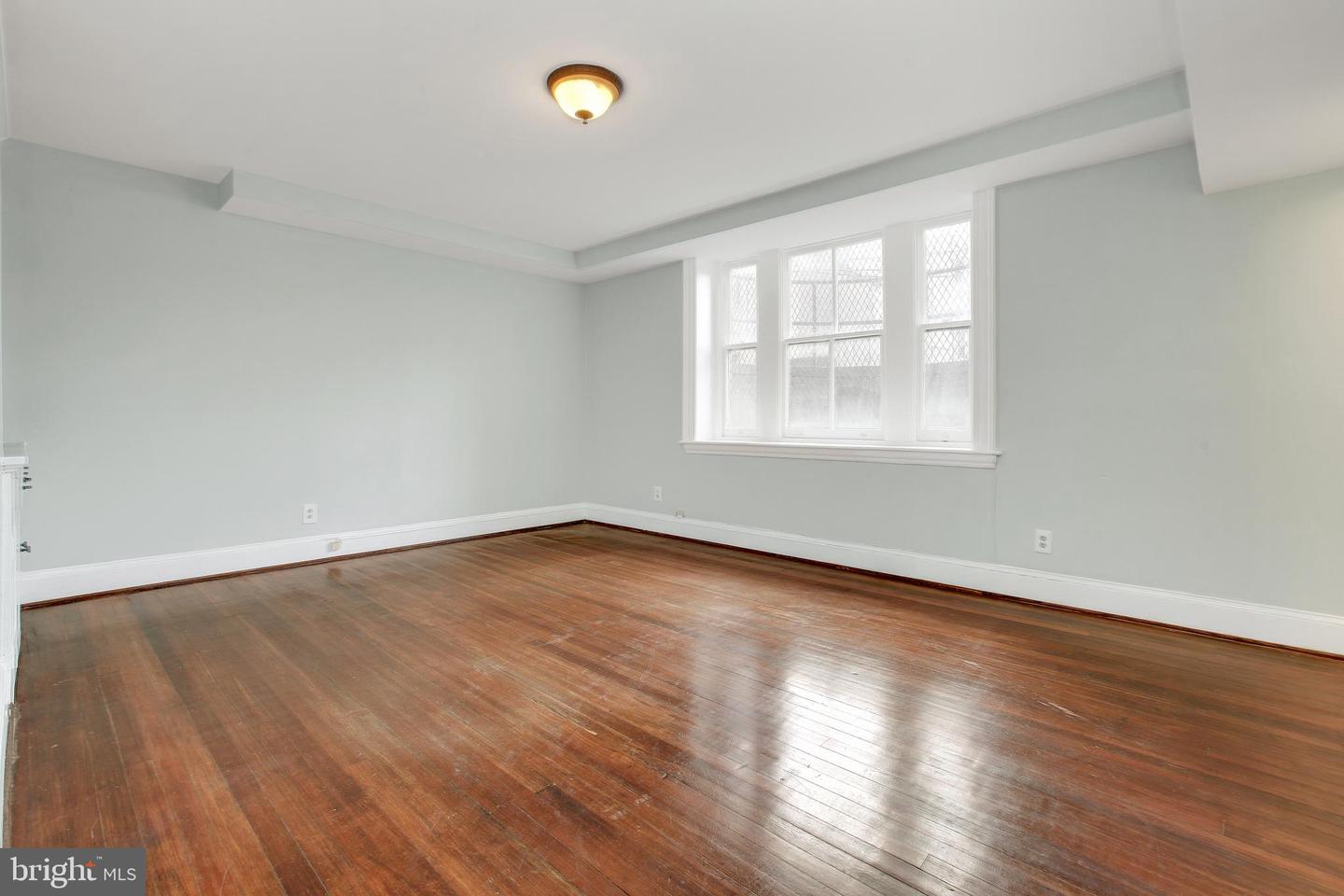 10 W Madison St W #1 Property Photo 13