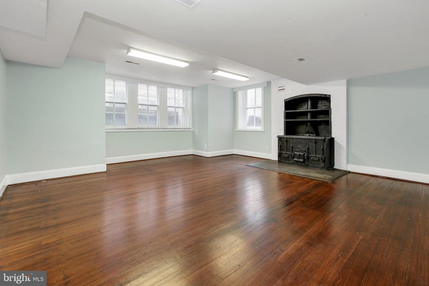 10 W Madison St W #1 Property Photo 15