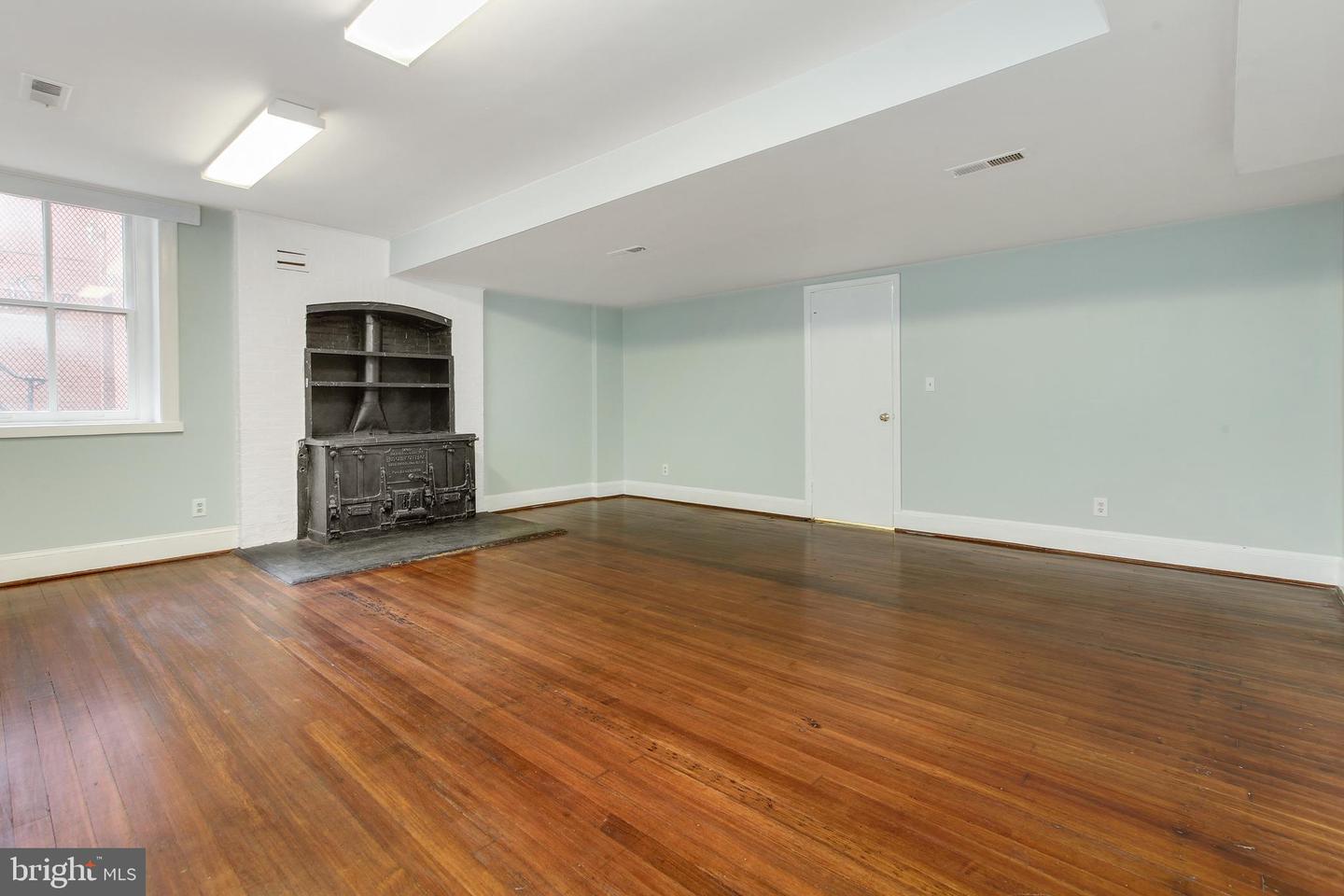 10 W Madison St W #1 Property Photo 16