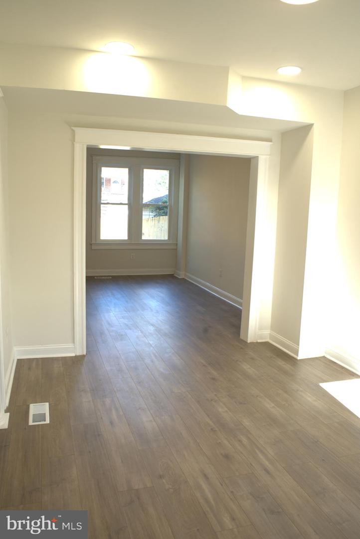 117 S Wickham Rd Property Photo 15