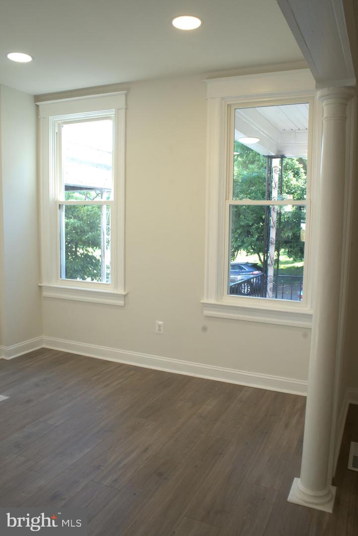 117 S Wickham Rd Property Photo 18