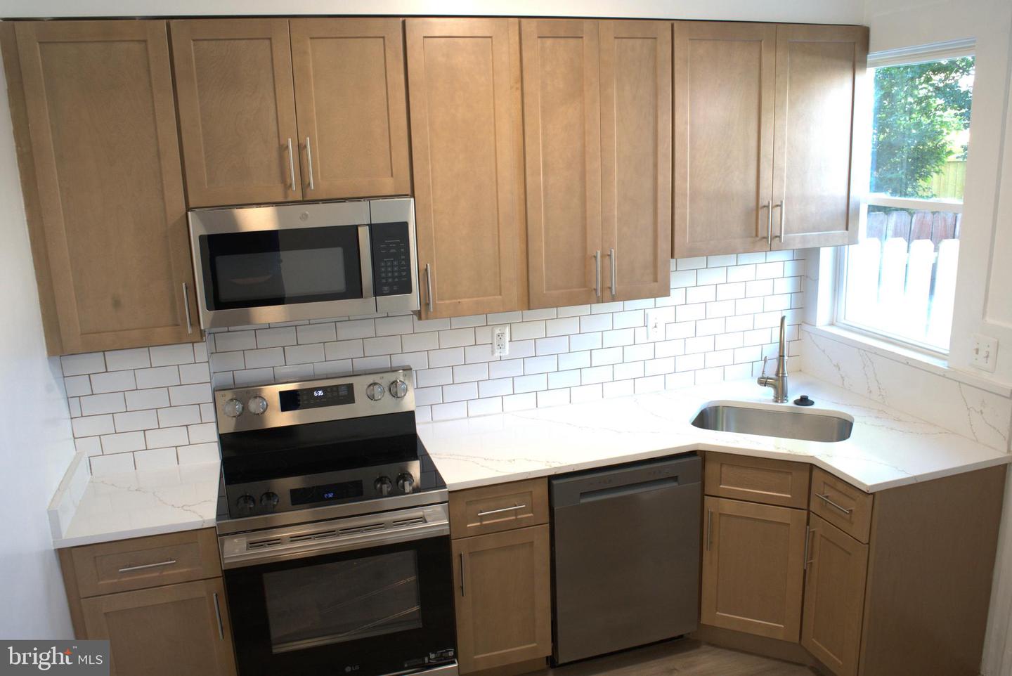 117 S Wickham Rd Property Photo 27