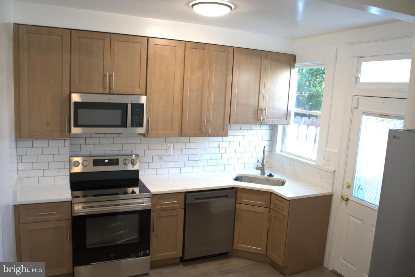 117 S Wickham Rd Property Photo 28