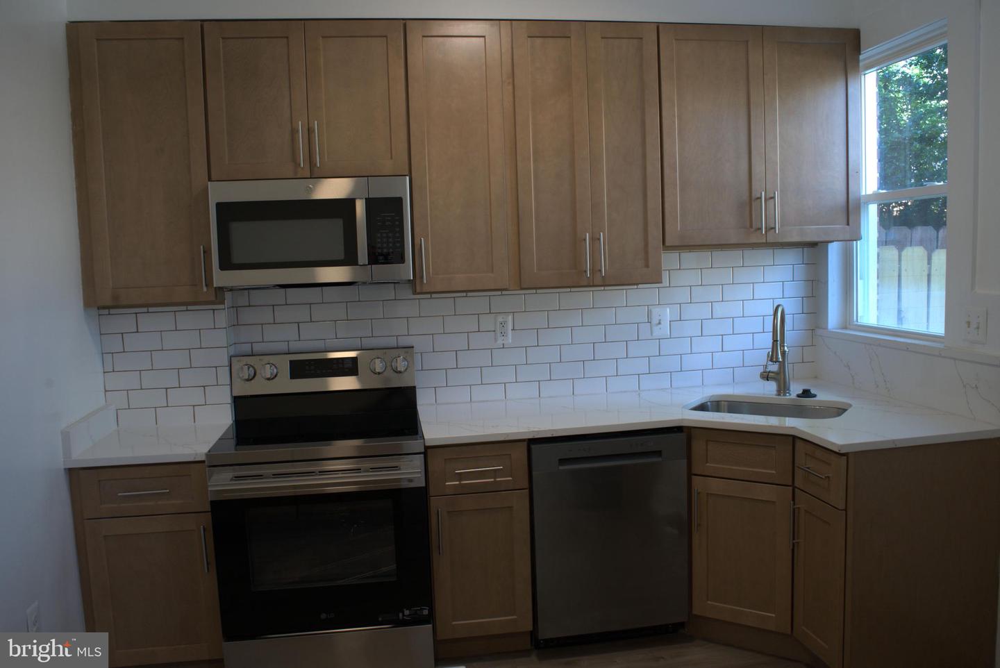 117 S Wickham Rd Property Photo 32