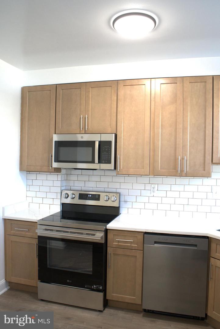 117 S Wickham Rd Property Photo 34