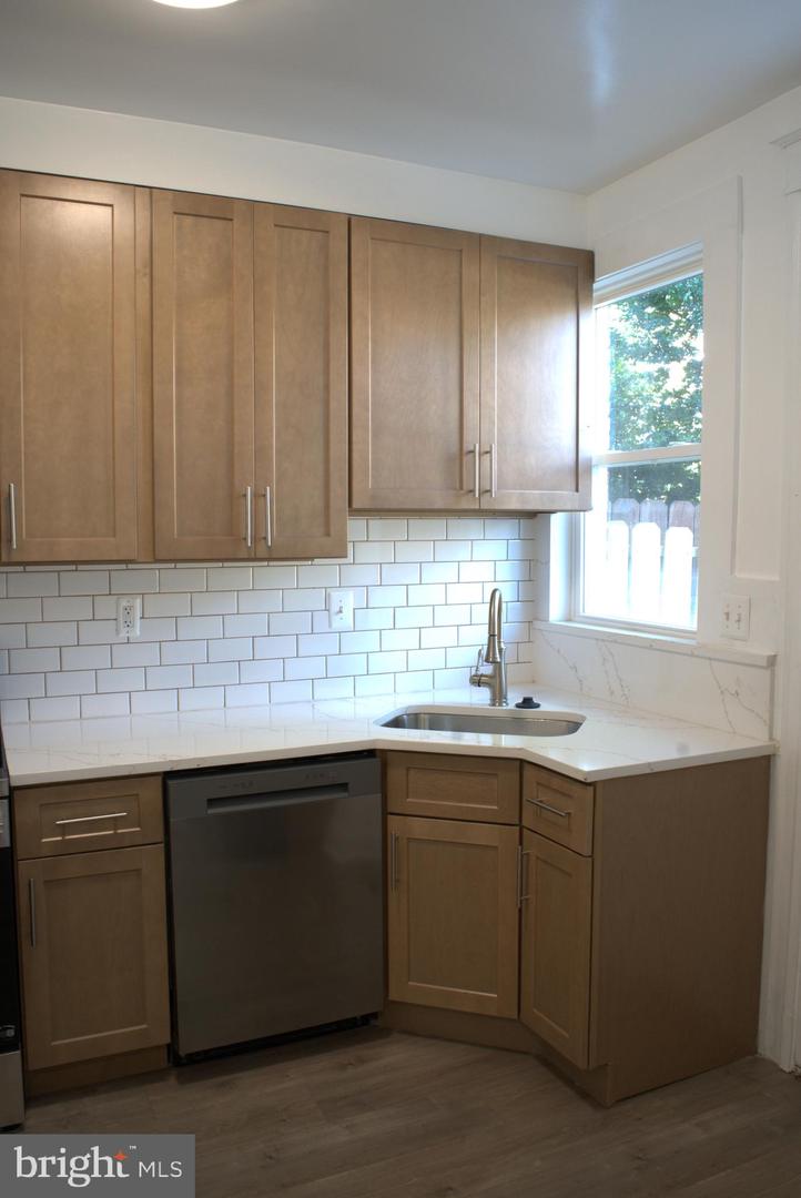 117 S Wickham Rd Property Photo 35