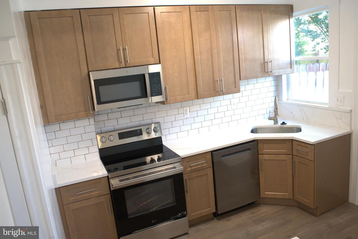 117 S Wickham Rd Property Photo 39