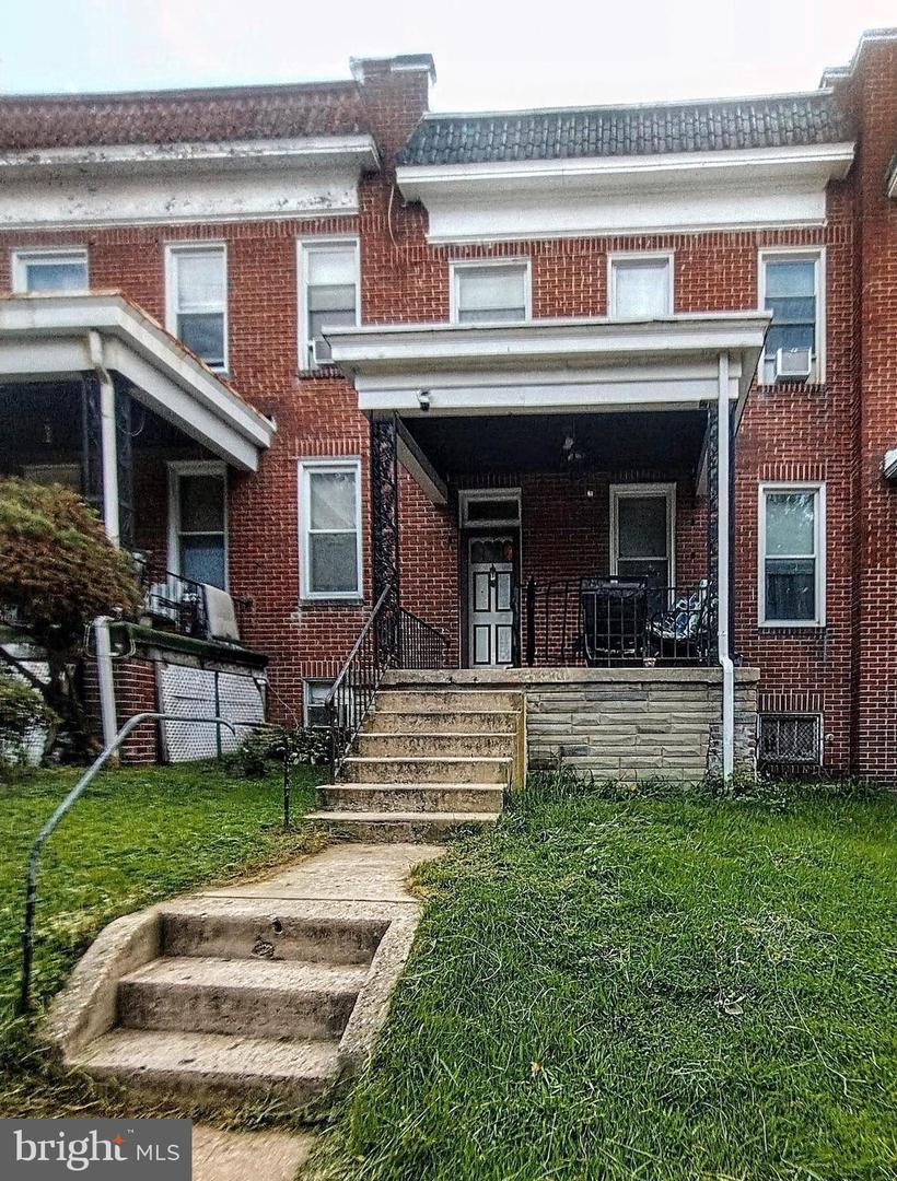 11 S WICKHAM RD Property Photo 1