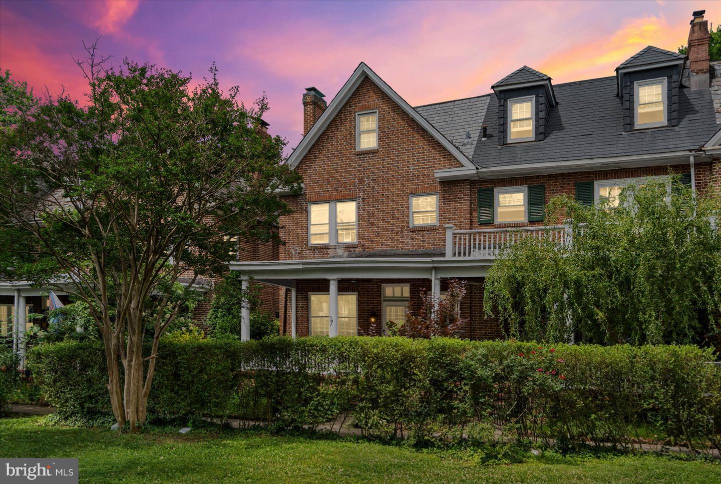 7 YORK CT