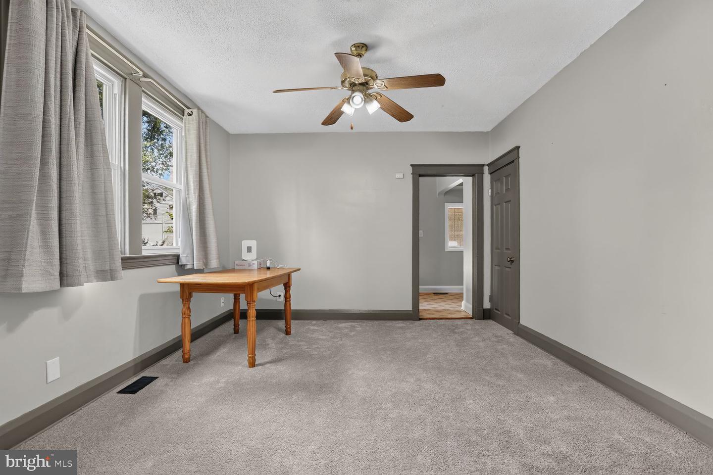2600 Roselawn Ave Property Photo 6
