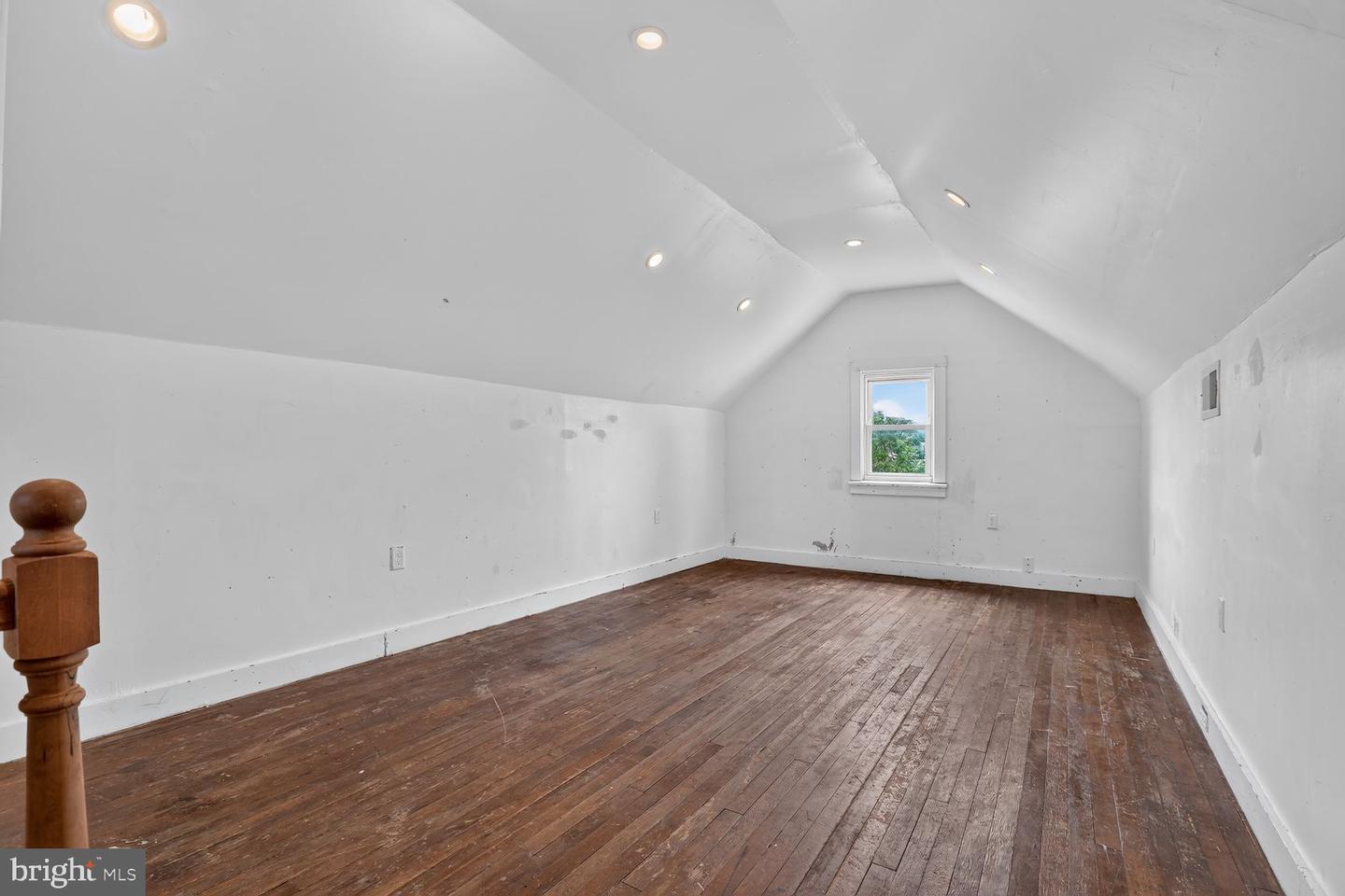 2600 Roselawn Ave Property Photo 13