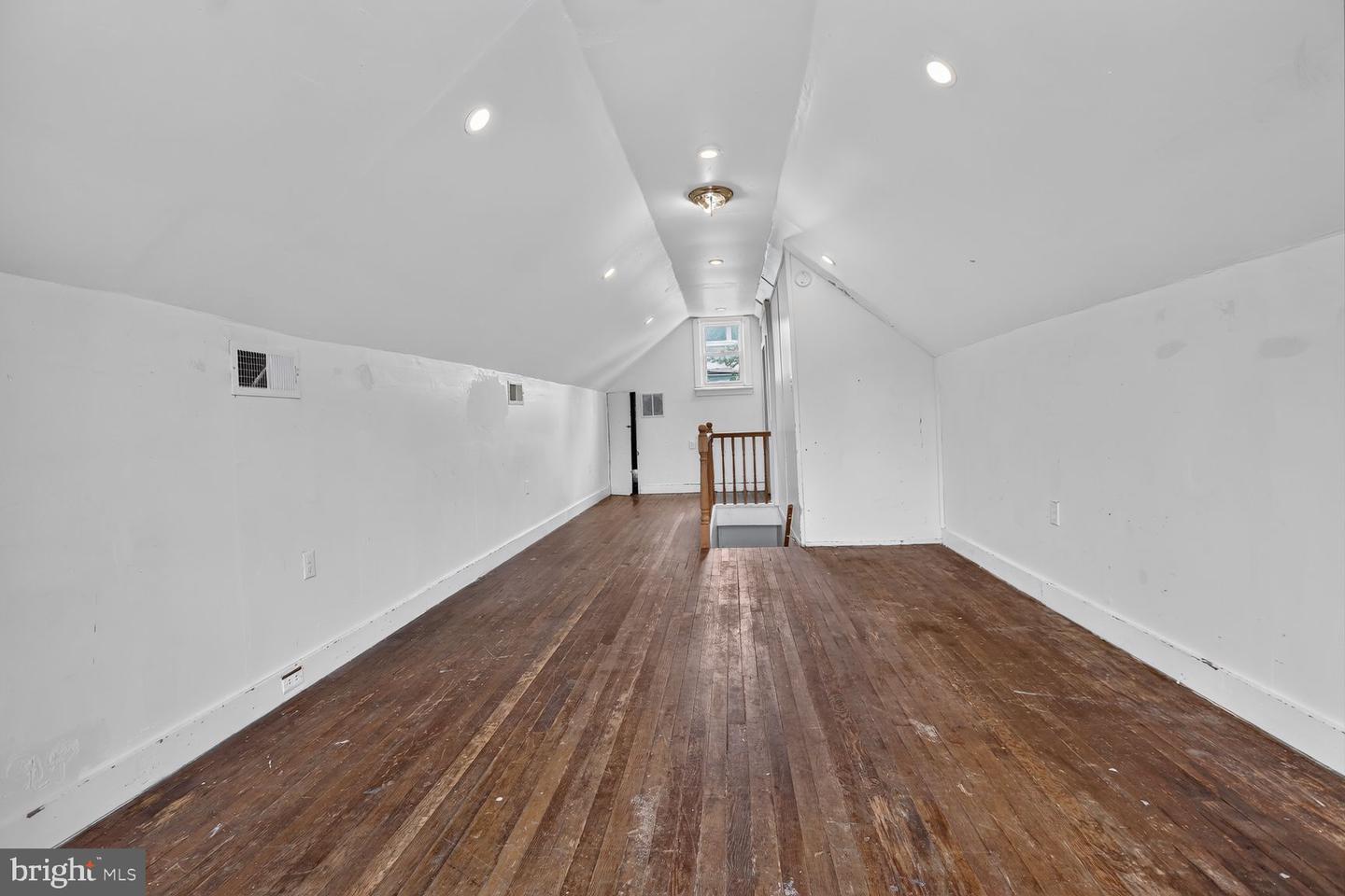 2600 Roselawn Ave Property Photo 14