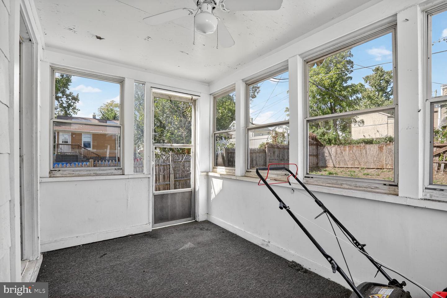 2600 Roselawn Ave Property Photo 18