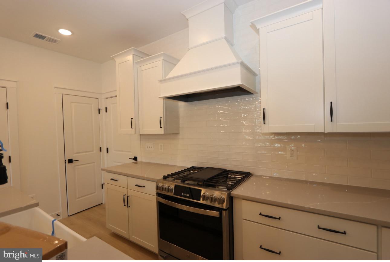 117 E Cromwell St #10a Property Photo 5