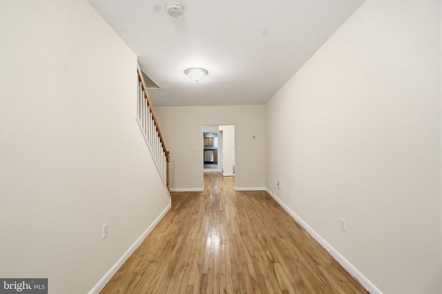2340 Fleet St Property Photo 3