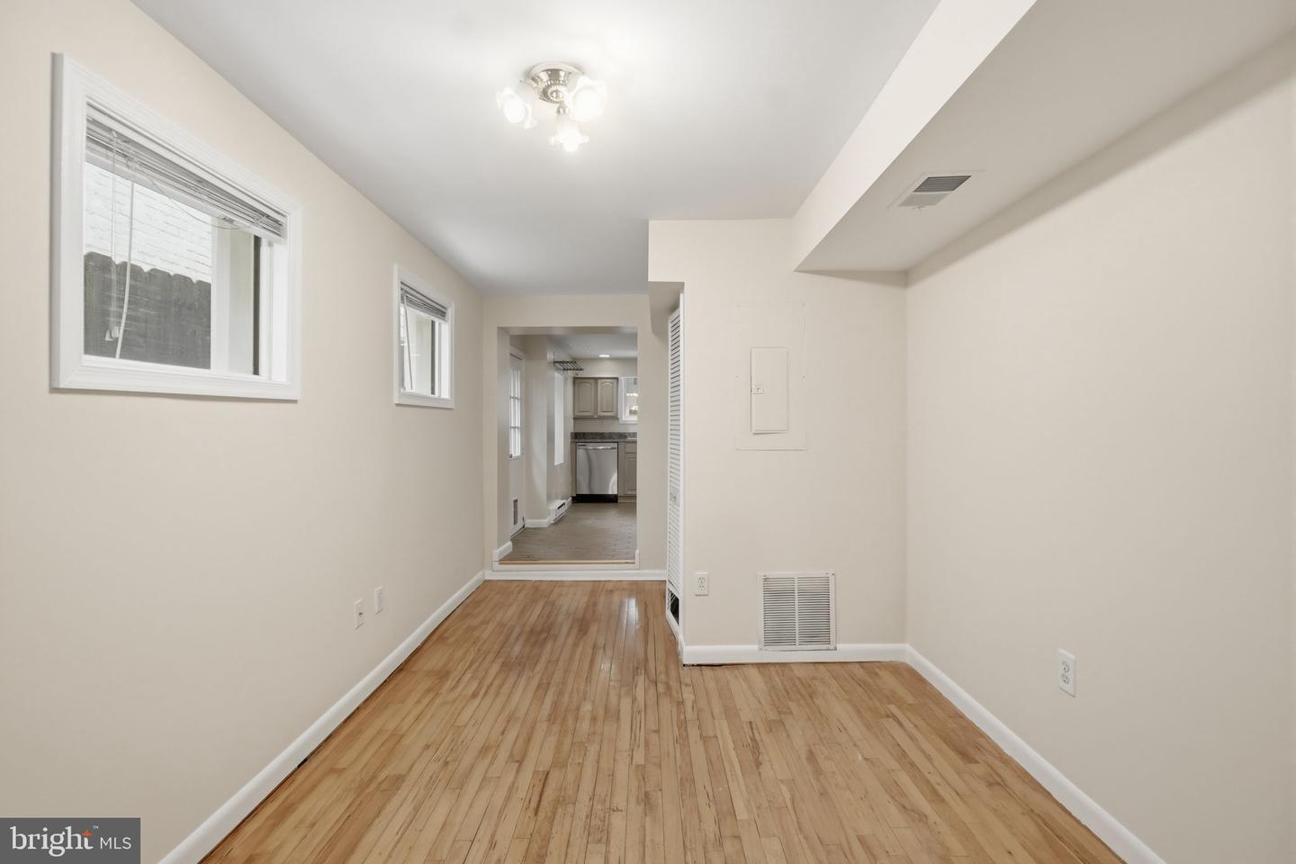 2340 Fleet St Property Photo 4
