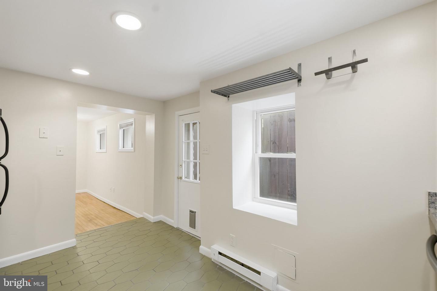 2340 Fleet St Property Photo 8