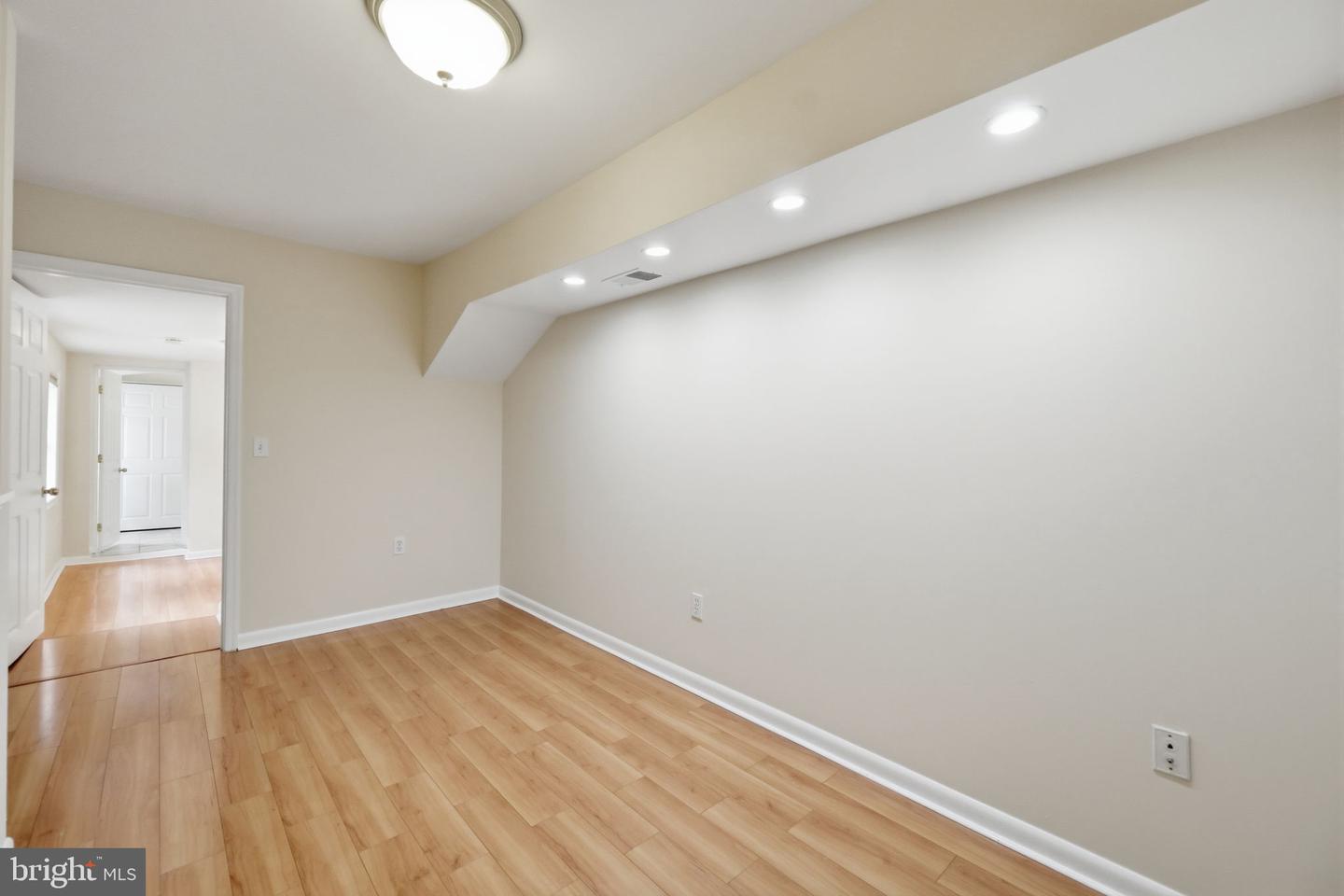2340 Fleet St Property Photo 10