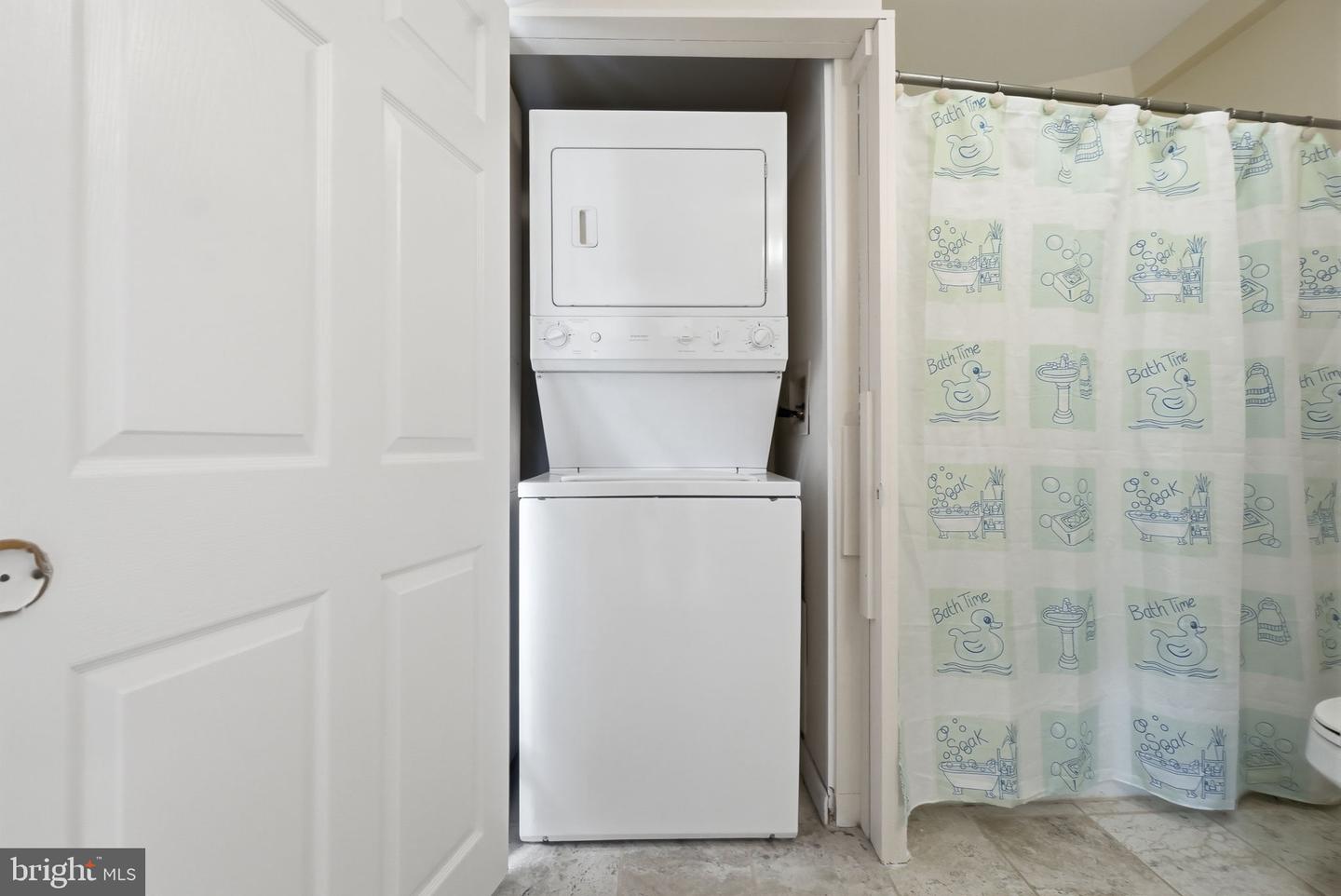 2340 Fleet St Property Photo 17