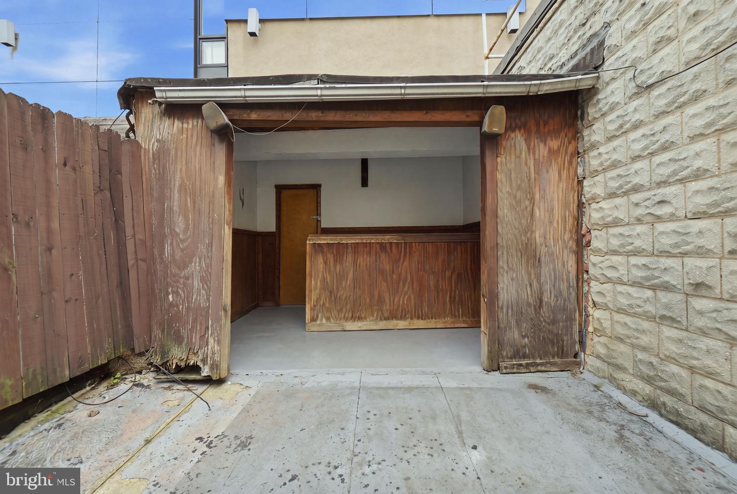 2340 Fleet St Property Photo 19