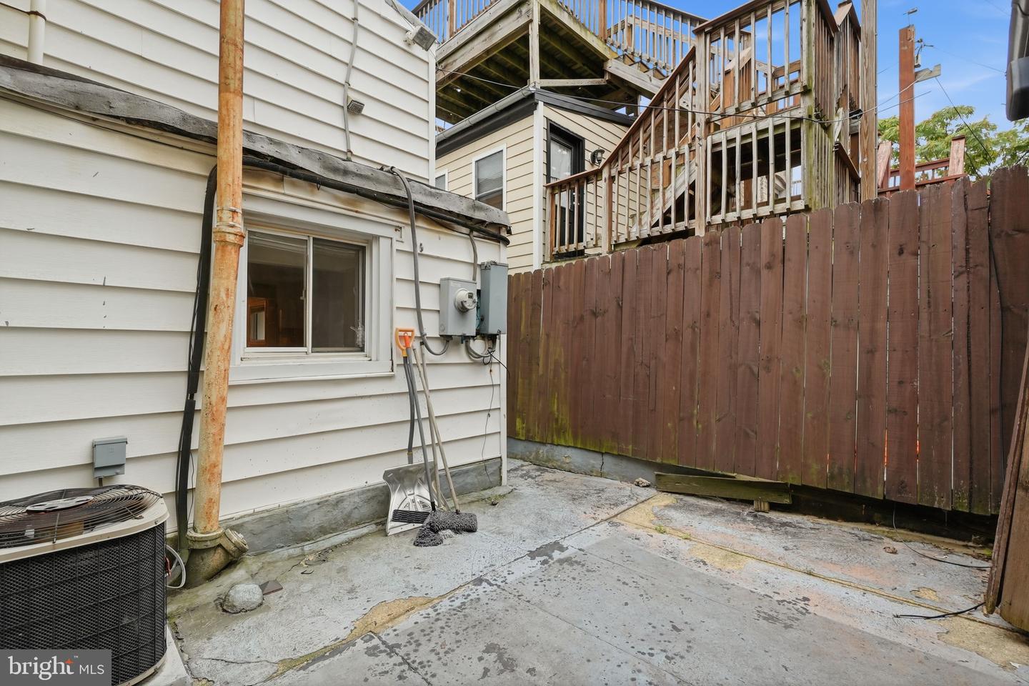 2340 Fleet St Property Photo 21