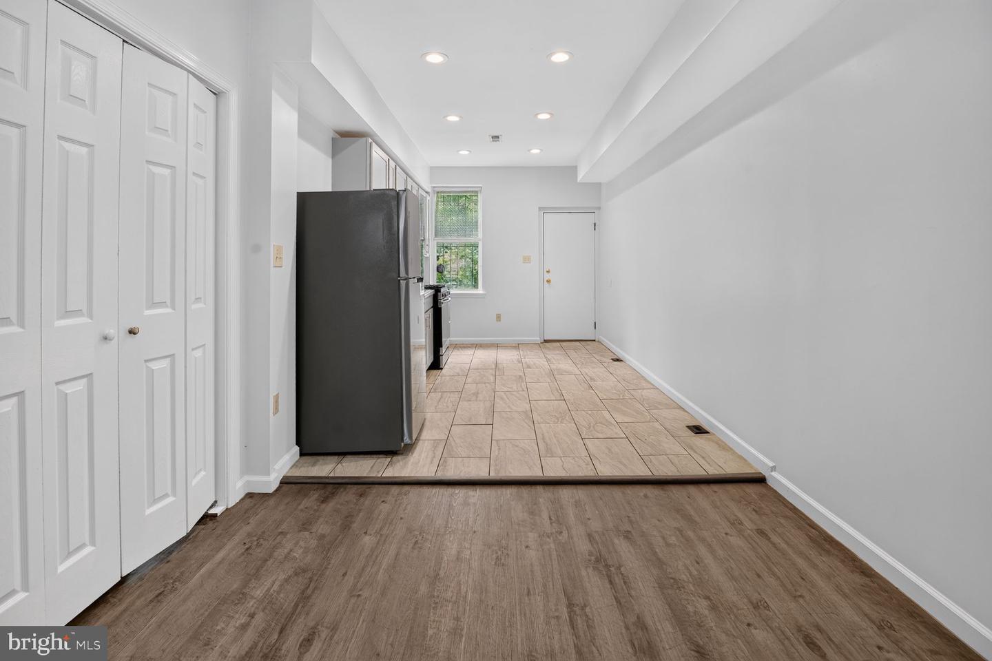 1905 Penrose Ave Property Photo 4