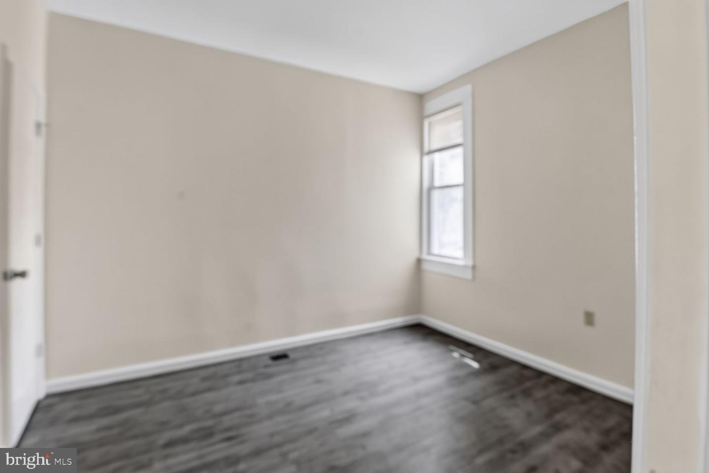 1905 Penrose Ave Property Photo 13