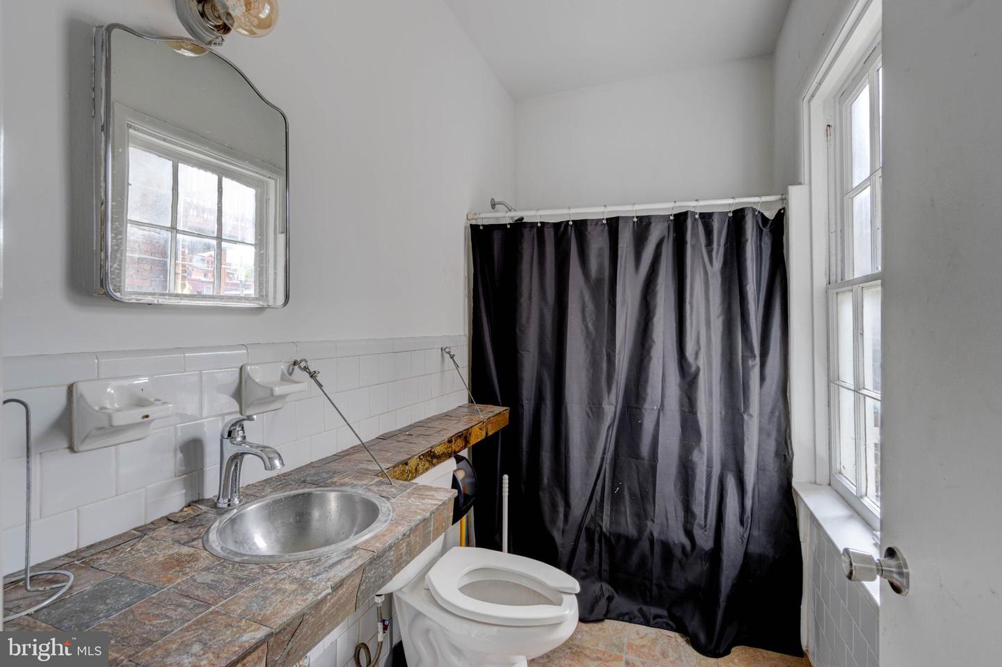 827 N Howard St Property Photo 35