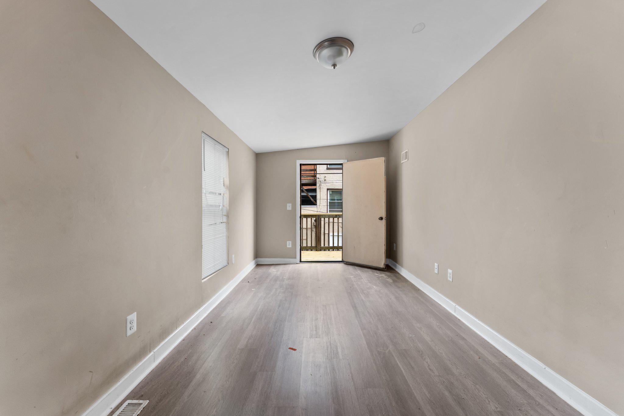 1210 E Eager St Property Photo 4
