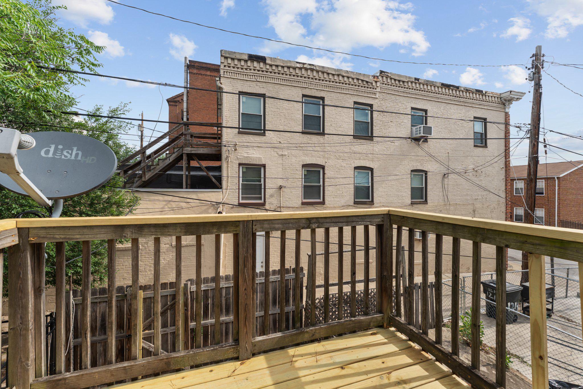 1210 E Eager St Property Photo 5