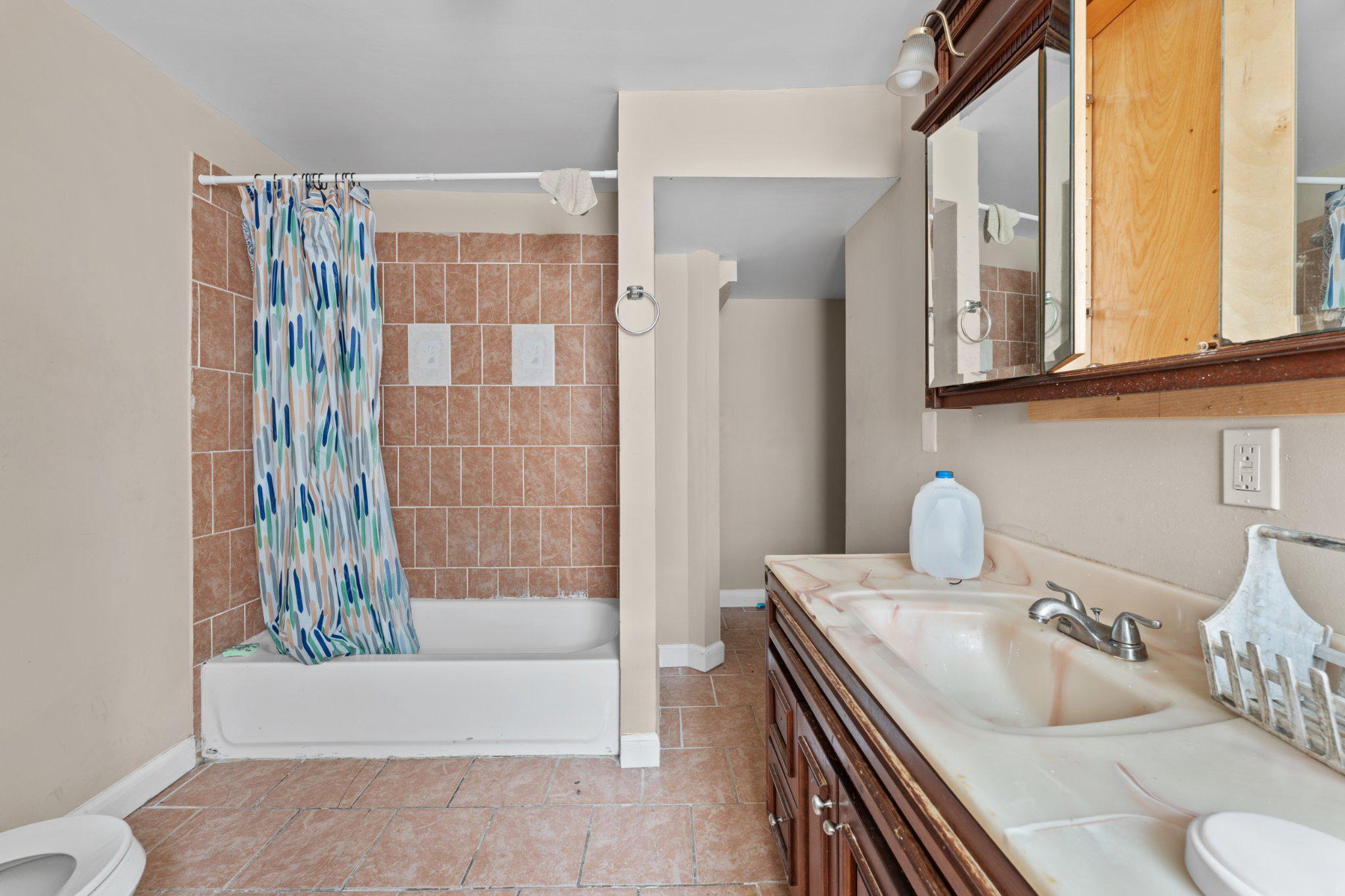 1210 E Eager St Property Photo 6