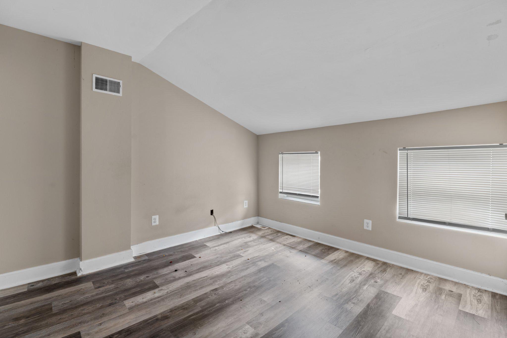 1210 E Eager St Property Photo 8