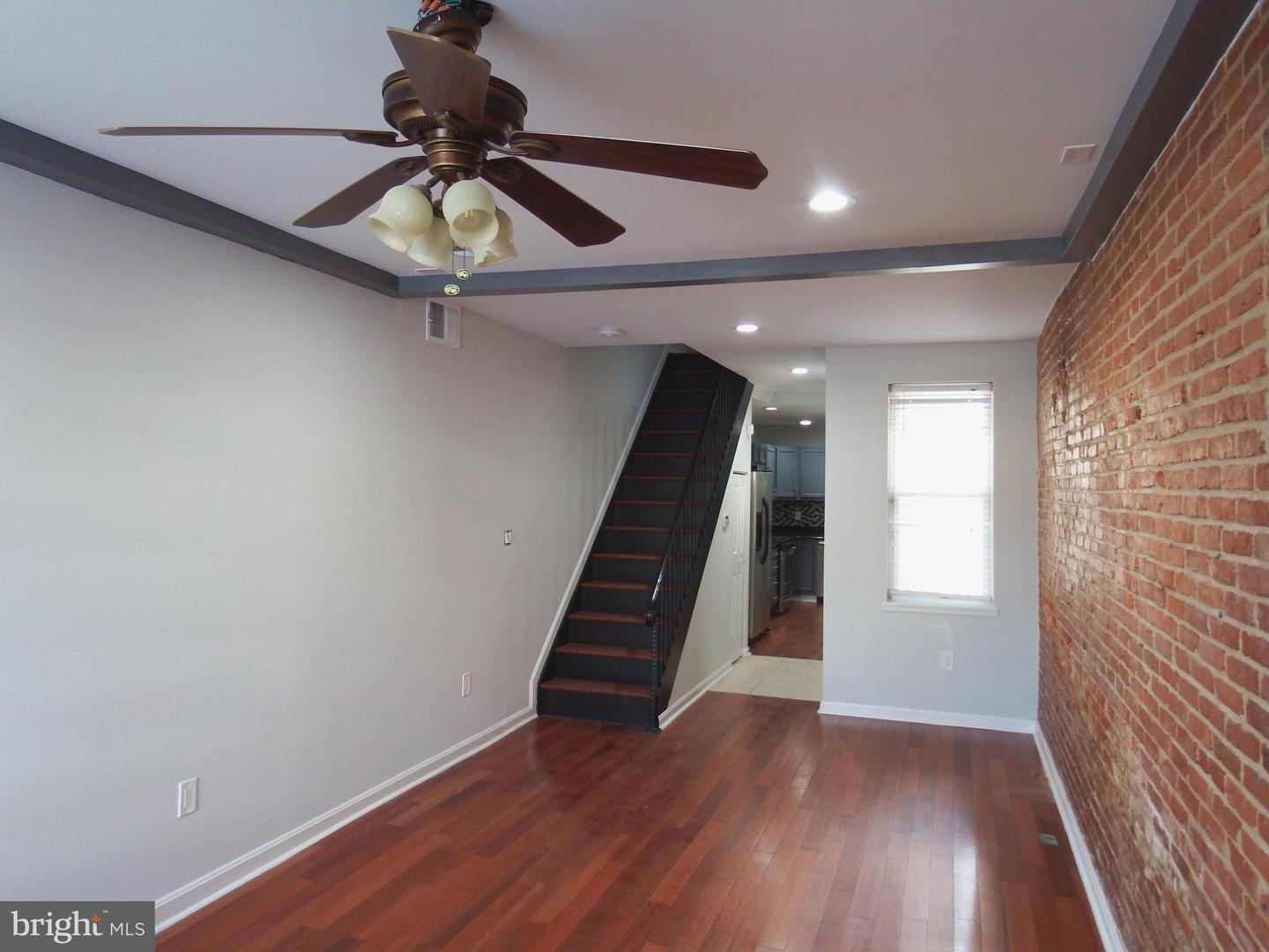 924 S Robinson St Property Photo 3