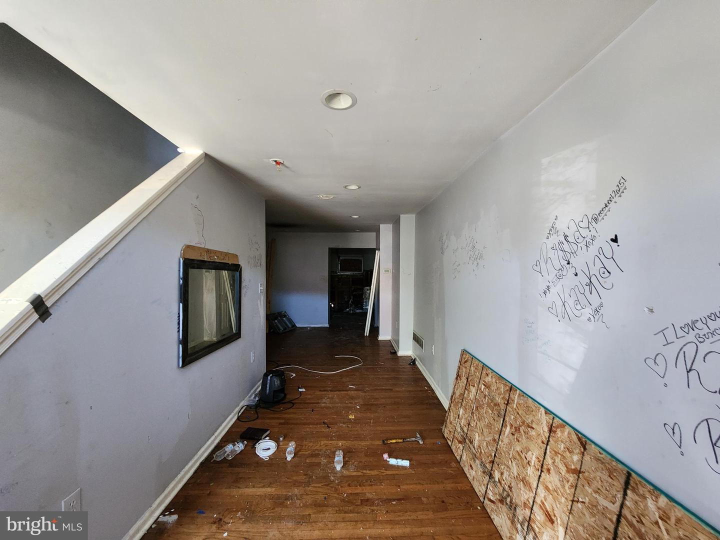 3525 E Fairmount Ave Property Photo 6