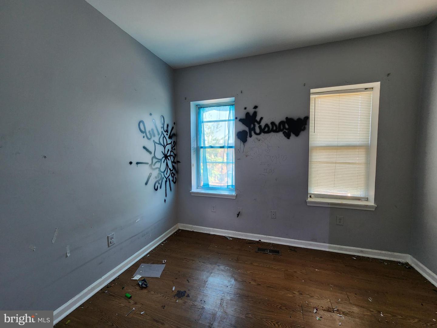 3525 E Fairmount Ave Property Photo 10