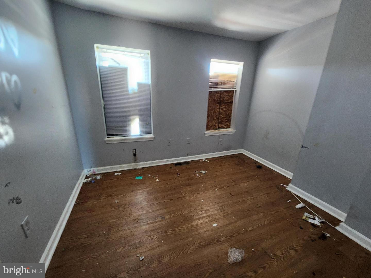 3525 E Fairmount Ave Property Photo 12
