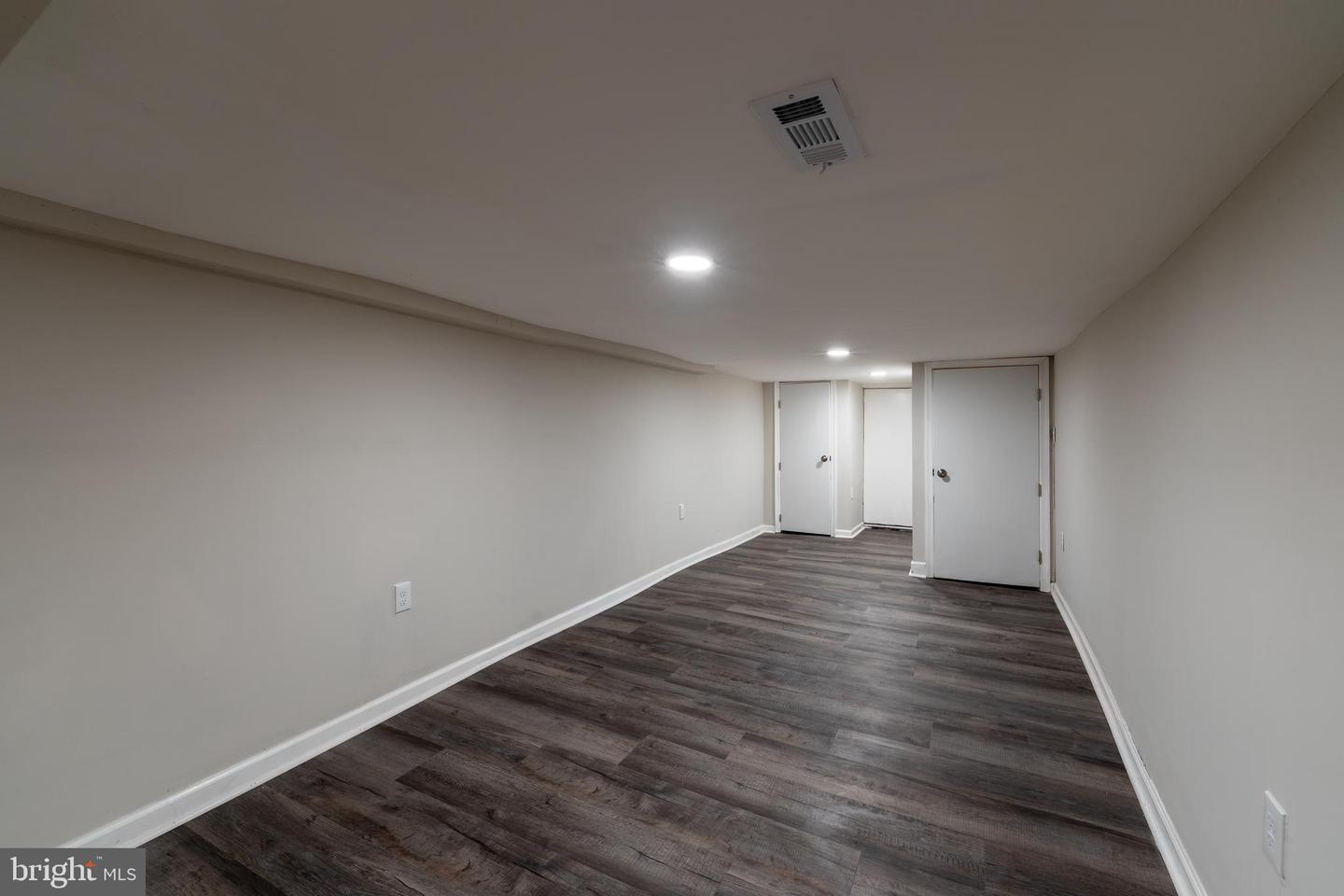 2626 Oswego Ave Property Photo 26