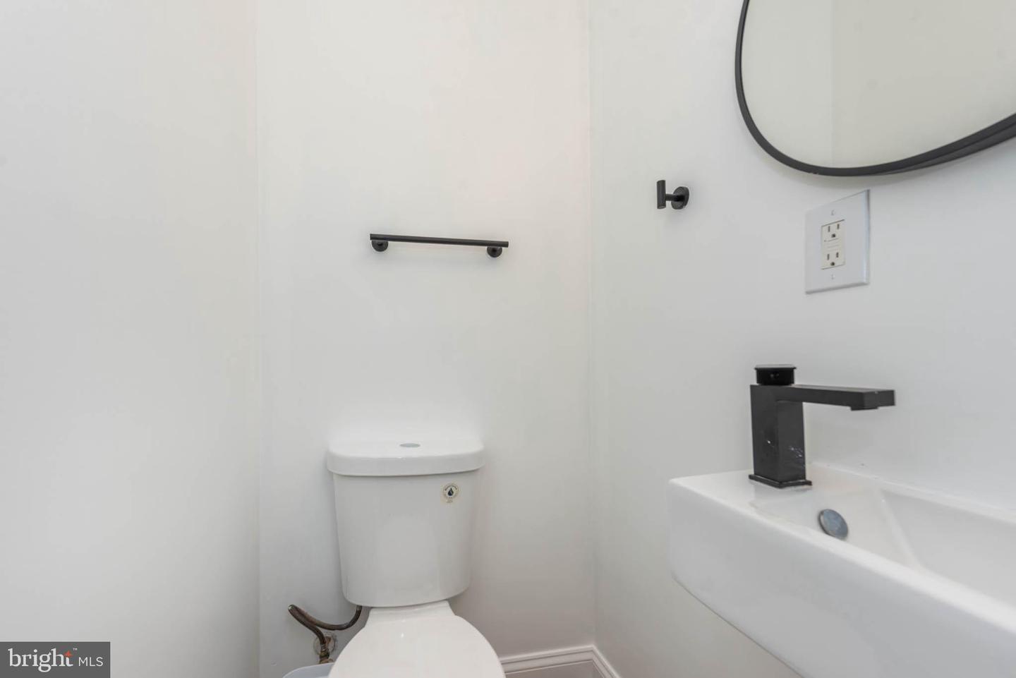 2520 E Eager St Property Photo 6