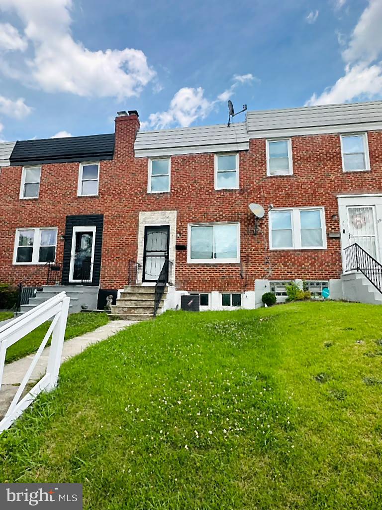3912 Kenyon Ave Property Photo 2