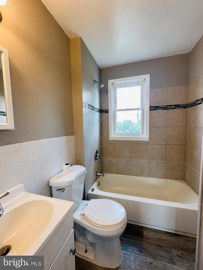 3912 Kenyon Ave Property Photo 8