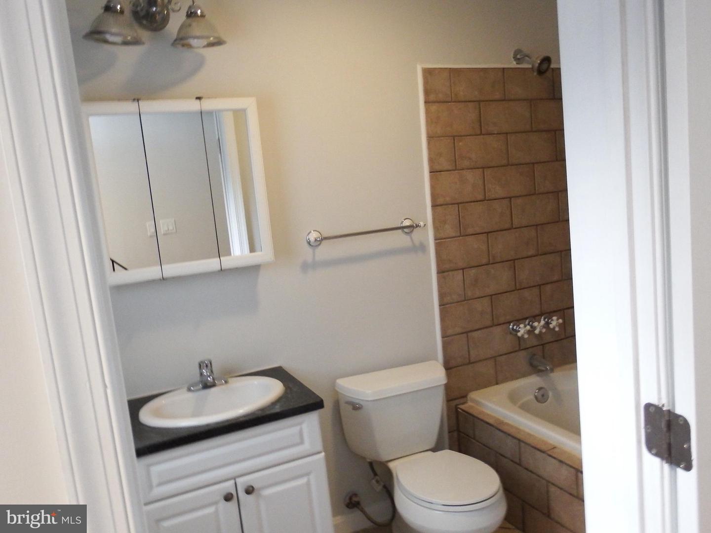 924 S Robinson St Property Photo 9