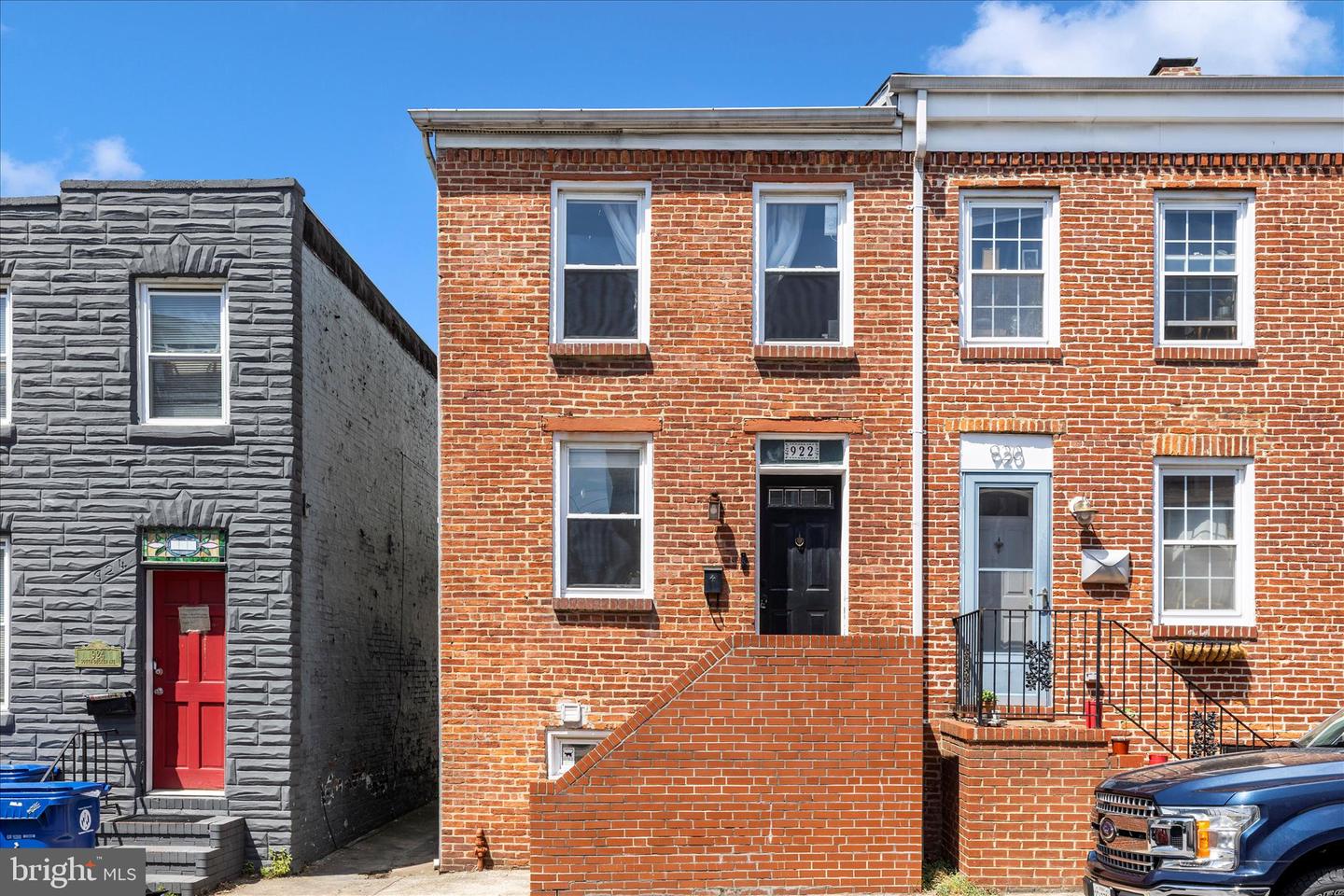922 S DECKER AVE Property Photo 1