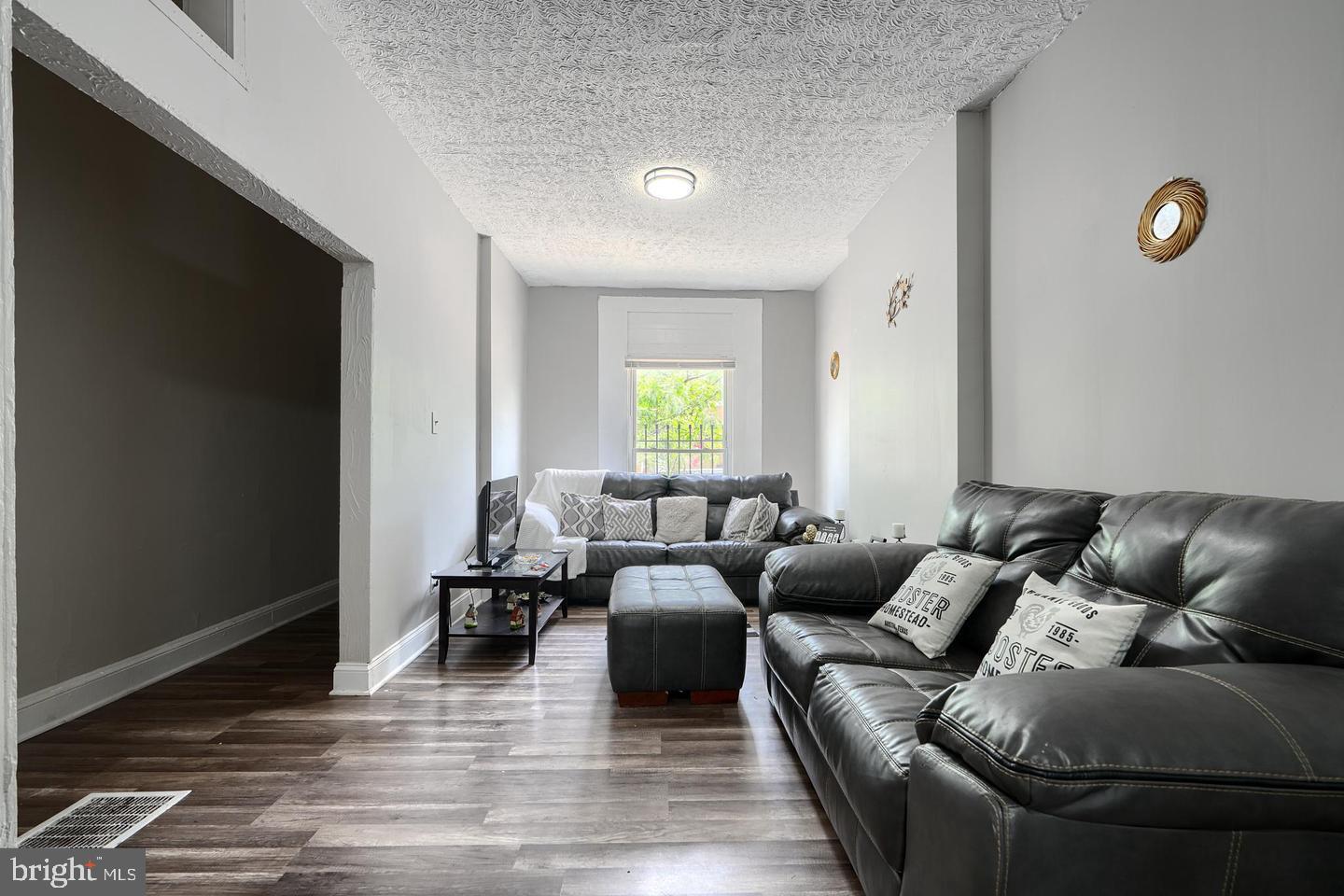 826 N Kenwood Ave Property Photo 3