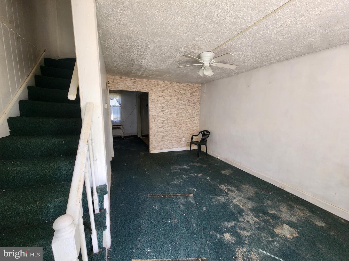933 N Franklintown Rd Property Photo 4