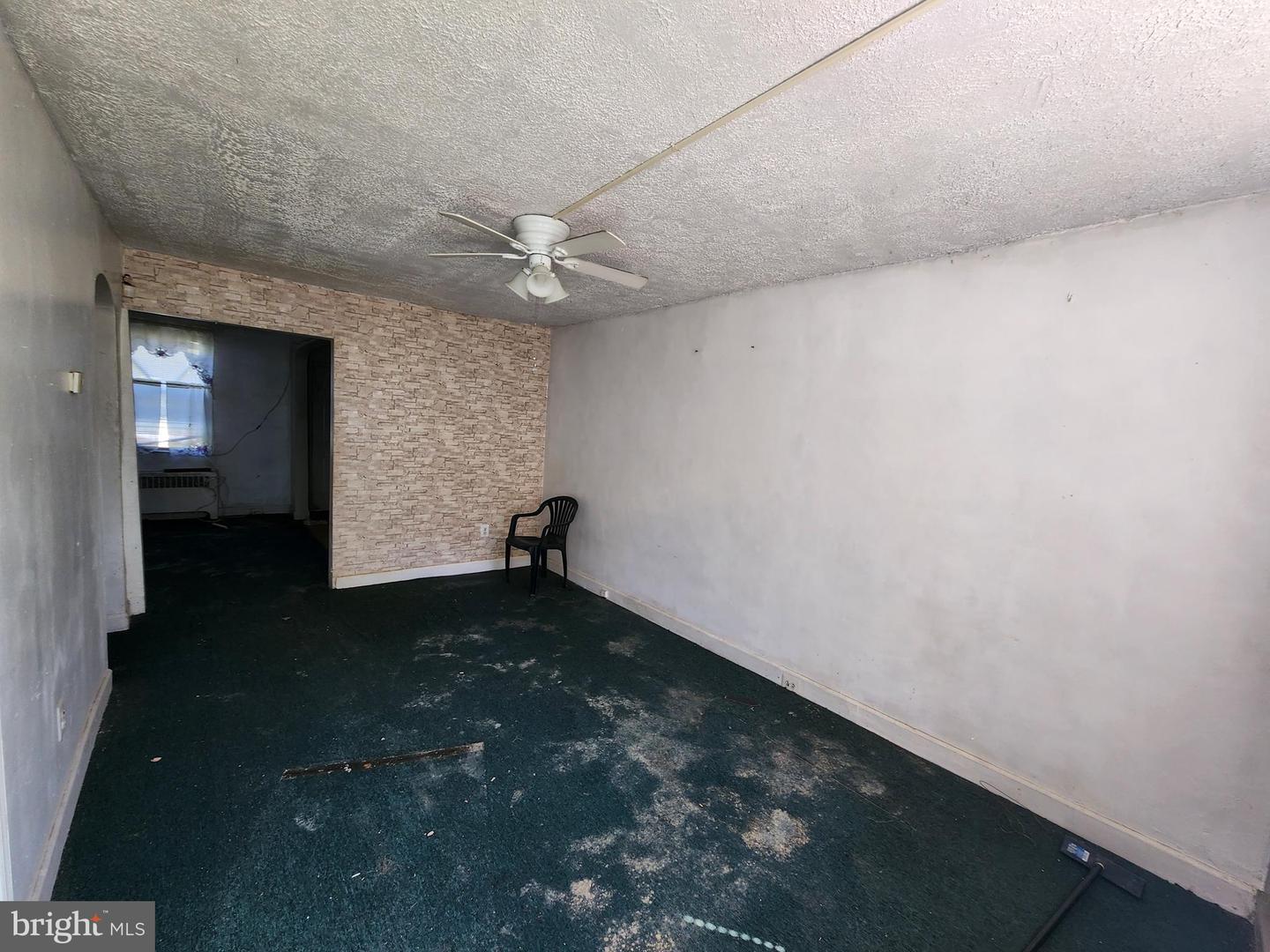 933 N Franklintown Rd Property Photo 5