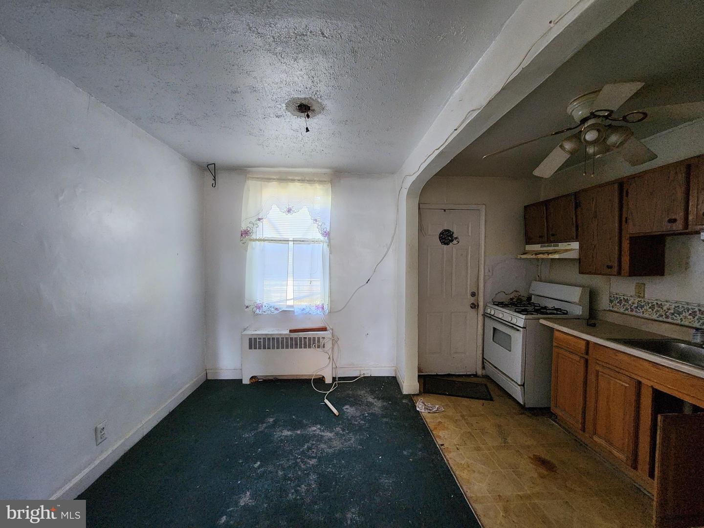 933 N Franklintown Rd Property Photo 6