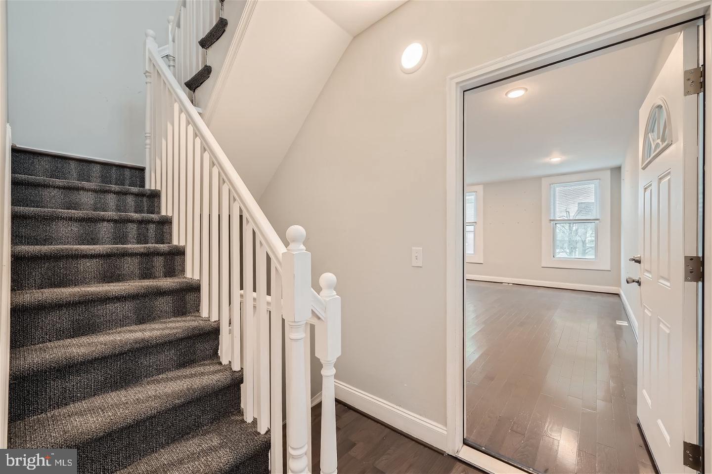 204 E 25th St Property Photo 11