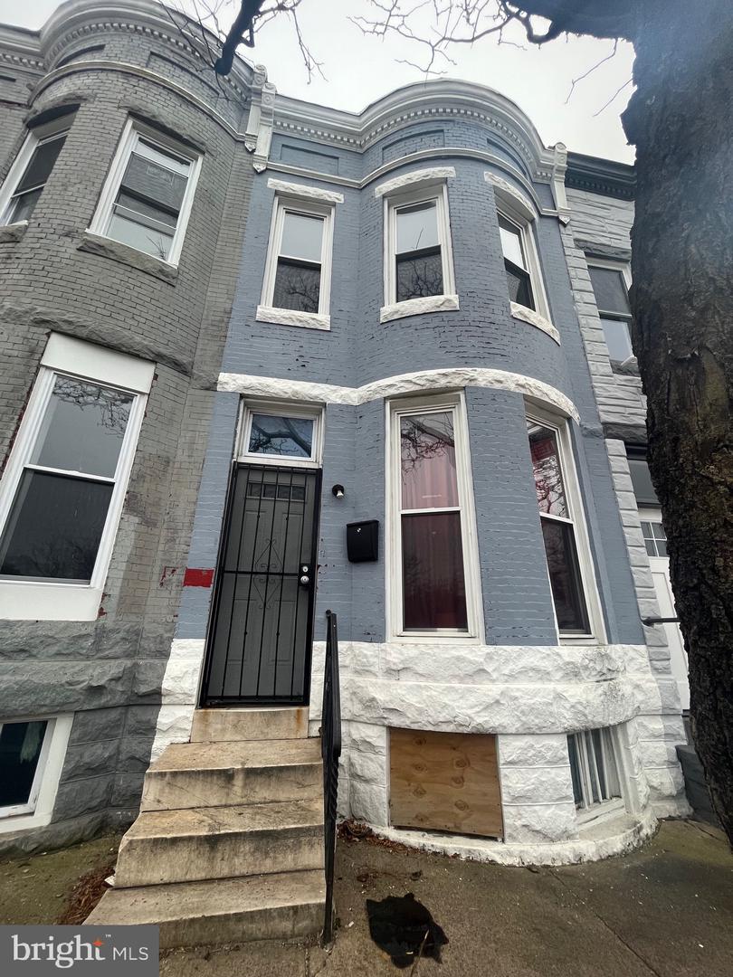 1825 W Mulberry St Property Photo 1