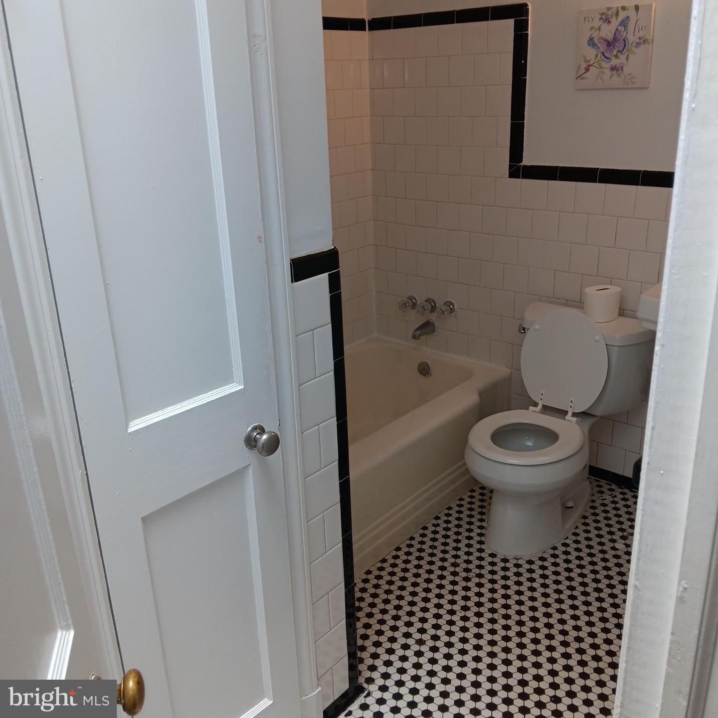 5809 Chinquapin Pkwy Property Photo 3